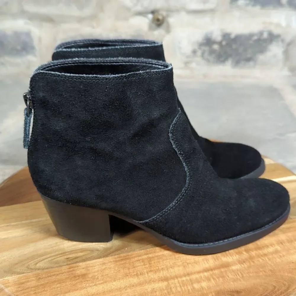𝅺nine West‎ black suede zipped heeled bootie Woman's Size 6.5 Round Toe